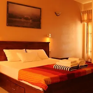 Guest house Janishi Residencies Negombo